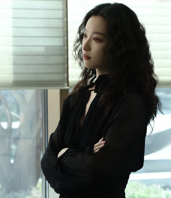 隐身的名字倪妮任小名同款连衣裙春秋v领收腰裙子女衣服雪纺黑色