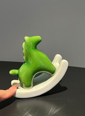 冰裂纹摇摇马桌面陶瓷摆件办公室工位装饰高级感创意礼物工艺品