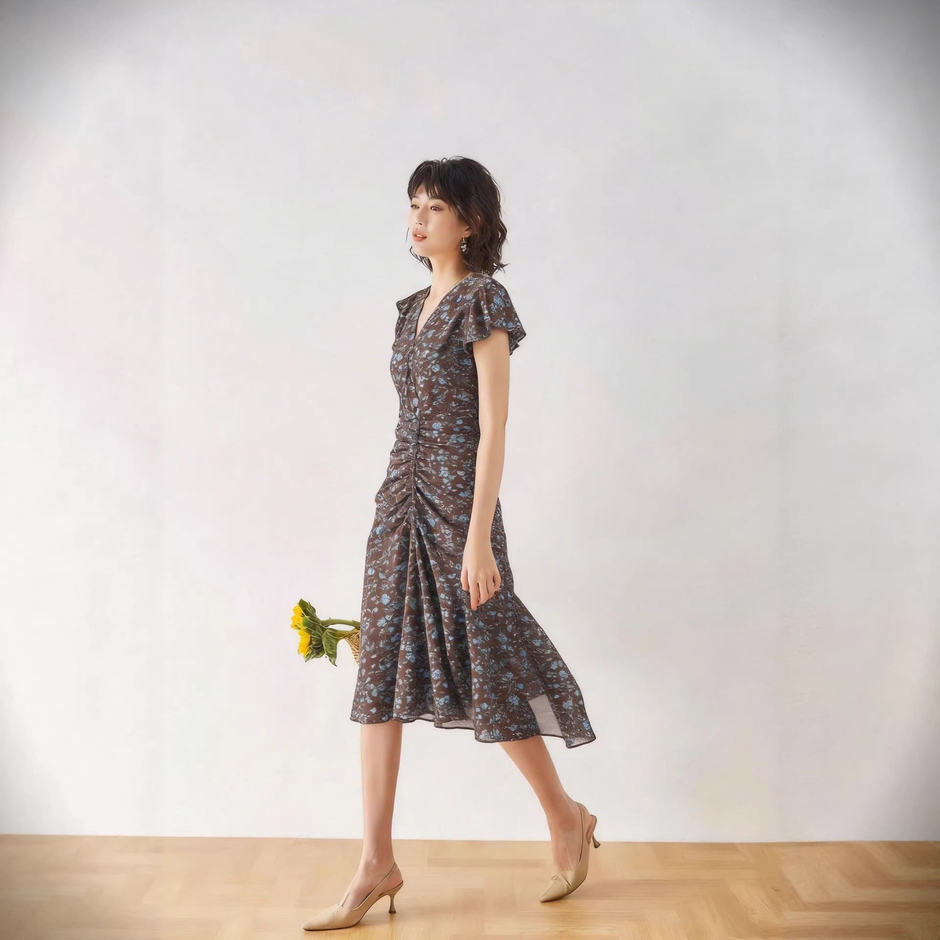 夏季新款法式清新抽褶鱼尾碎花V领显瘦中长款连衣裙11550