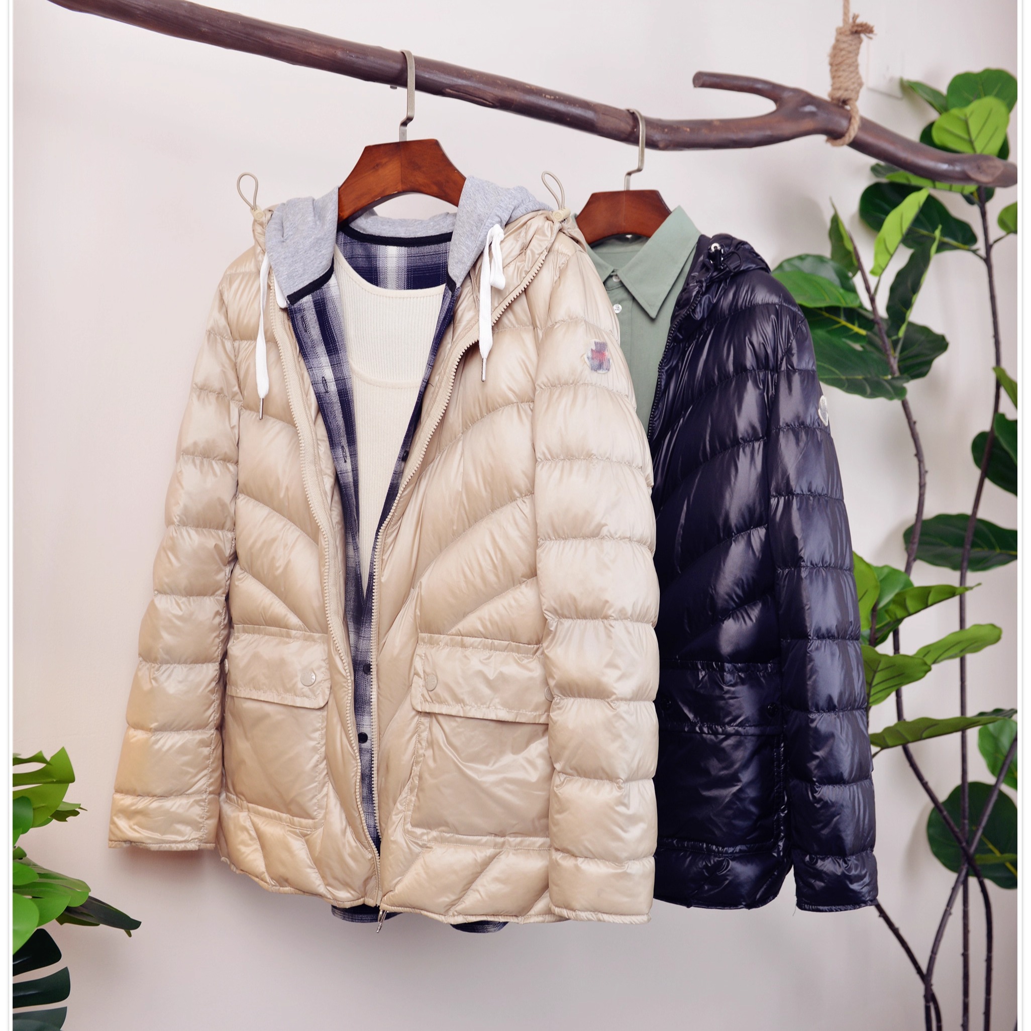 轻量级白鹅绒女款连帽腰带羽绒服