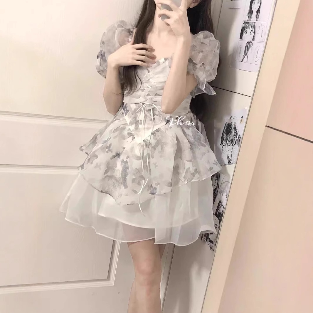 夏季法式茶歇气质收腰碎花连衣裙泡泡袖在逃公主蓬蓬短裙女