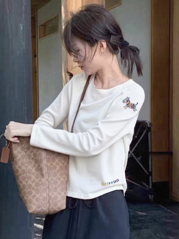 韩版白色彩条小马T恤长袖女2025秋季新款圆领大码显瘦百搭打底衫,女装/女士精品,大码内搭,淘宝优惠券,粉丝福利购,淘宝优惠卷