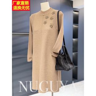 时尚休闲妈妈装针织连衣裙女秋冬新款中长款中老年花朵装饰毛衣裙