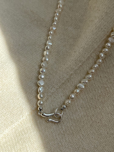 纯银天然强光珍珠女符号搭扣项链