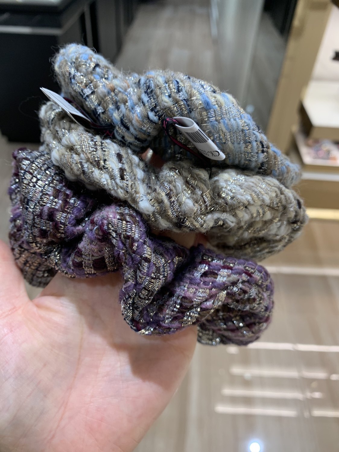 alexandrezouari亚历山大施华利发饰22秋冬款粗花昵发圈马尾圈3色