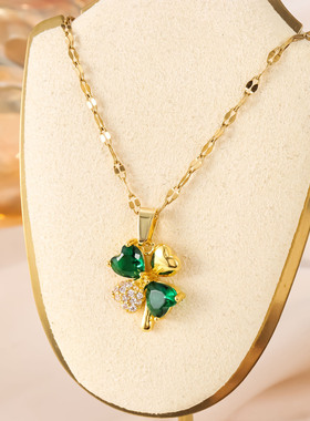 绿宝石爱心花瓣项链女轻奢小众吊坠钛钢不掉色锁骨链祖母绿配饰品