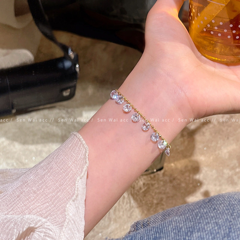 高级感超闪锆石手链女生可调节轻奢气质金色手环2025年新款手饰品