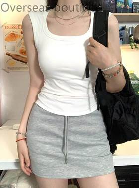 Wearing a fat top inside the camisole白色吊带背心内搭胖上衣