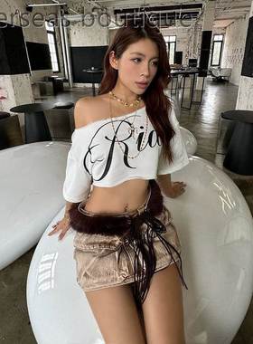 Loose printed short sleeved top宽松露脐斜领印花短袖上衣女