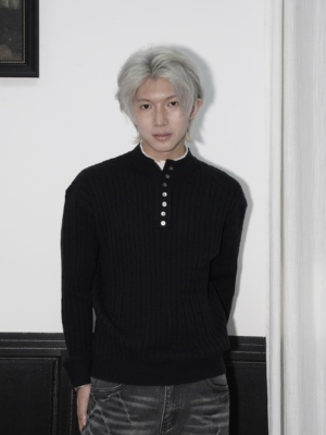 假两件双层亨利领设计长袖针织衫