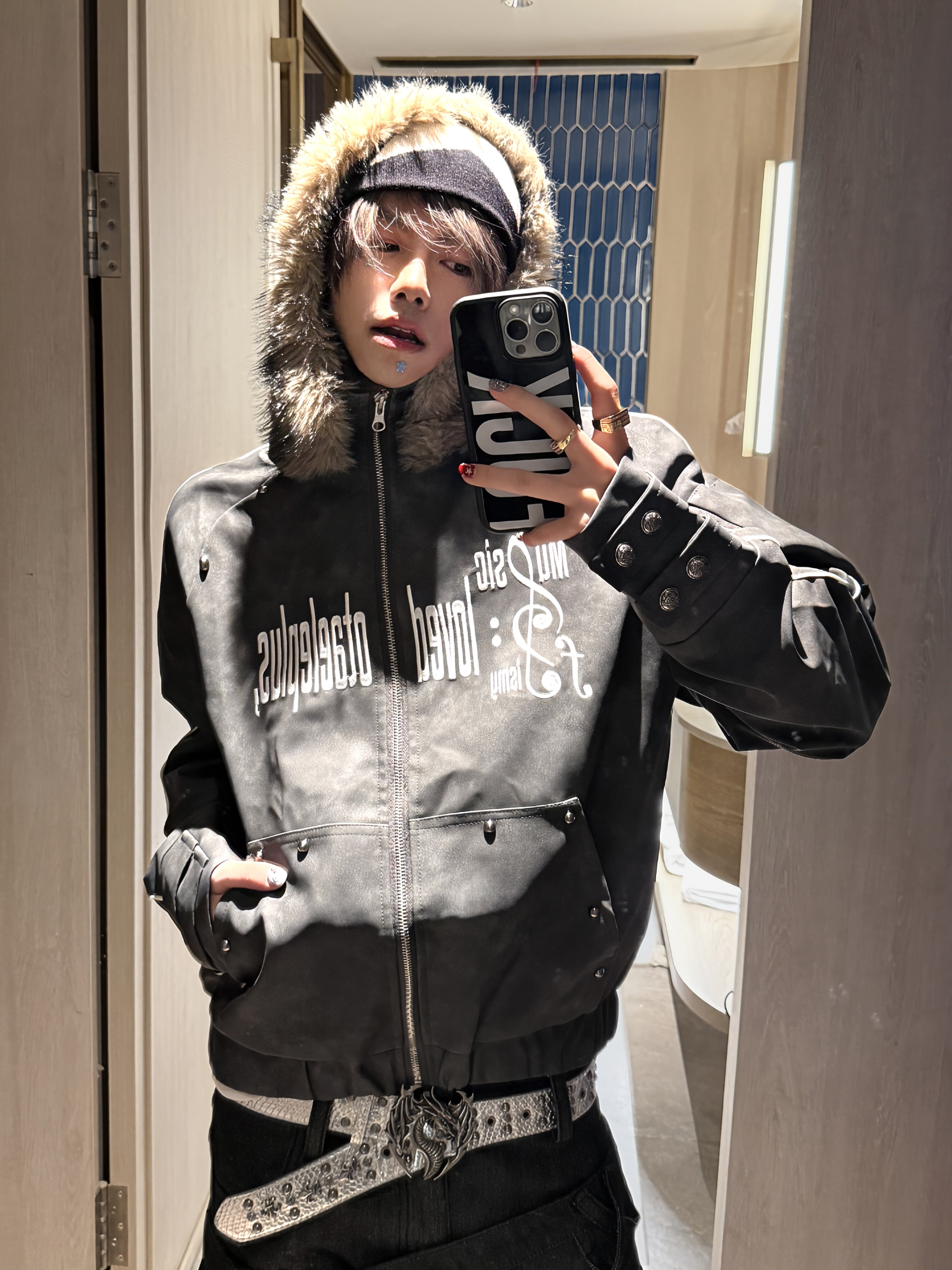 亚文化毛领连帽铆钉短款皮衣外套