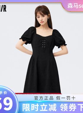 森马连衣裙女肌理泡泡袖裙子2023夏季新款方领绑带短裙学生小黑裙