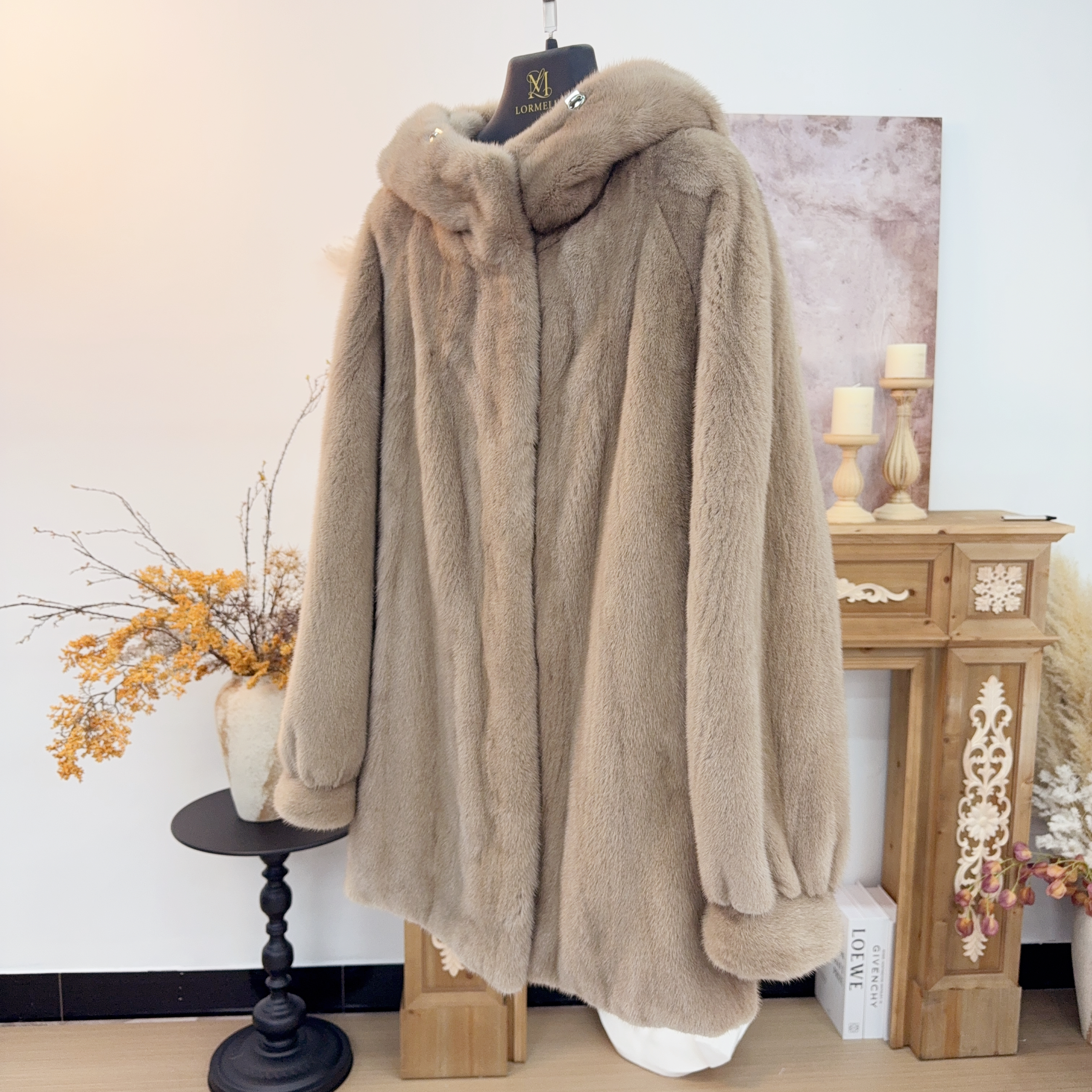 珞媄「Velthrone」连帽廓形全幅恒温锁暖水貂皮外套8958