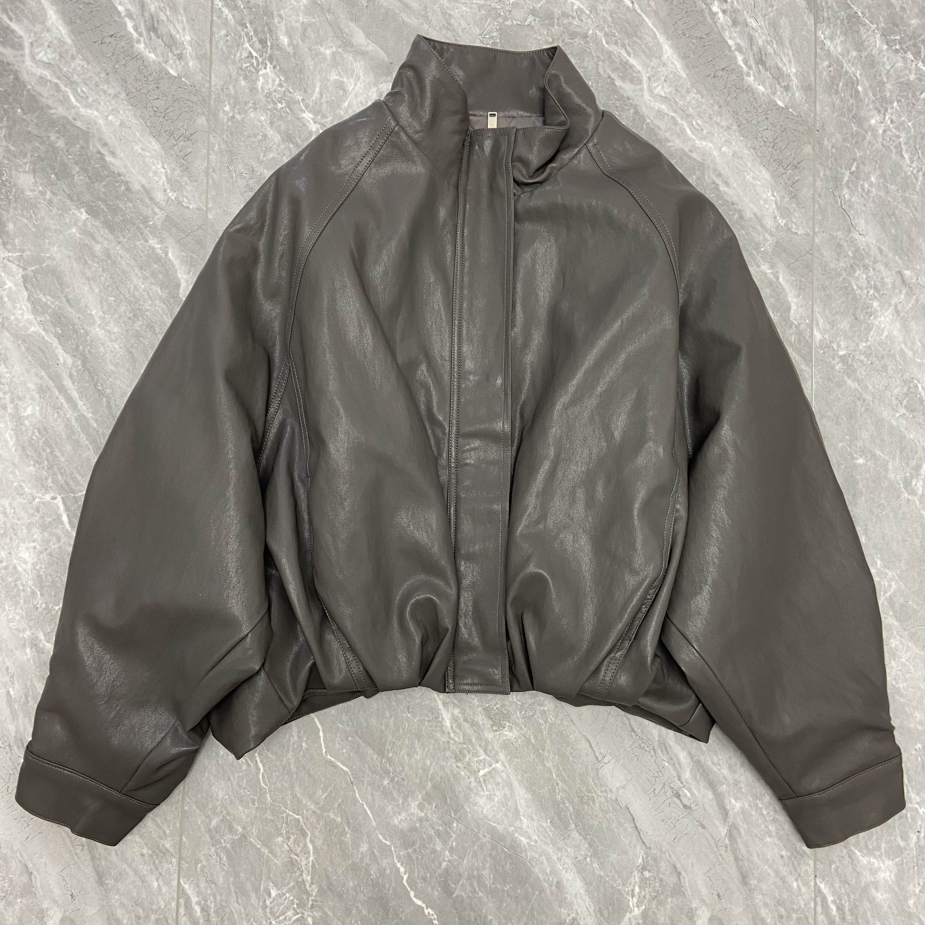 羽绒服短款皮衣2025新款设计感小众蝙蝠袖灰色高级感气质款短外套