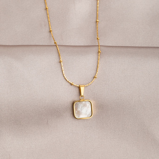 钛钢不掉色白贝方形爱心项链钛钢高级设计感小众轻奢锁骨链冷淡风