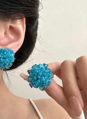 蓝色串珠耳钉女气质度假风手工编织绣球耳环小众高级感显白耳饰