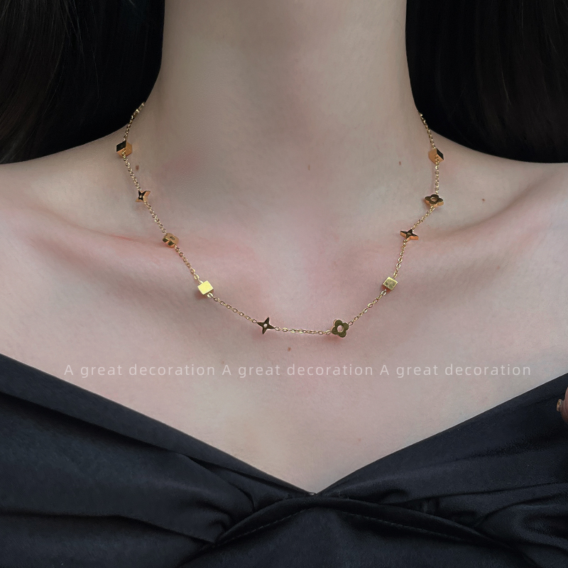 四叶草钛钢项链女款轻奢小众高级感四芒星锁骨链2024新款爆款颈链
