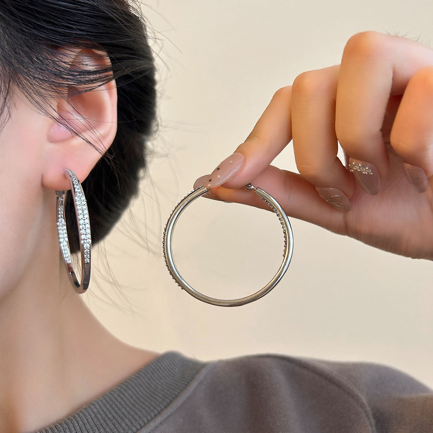 银色满钻大圈圈耳环女2025新款