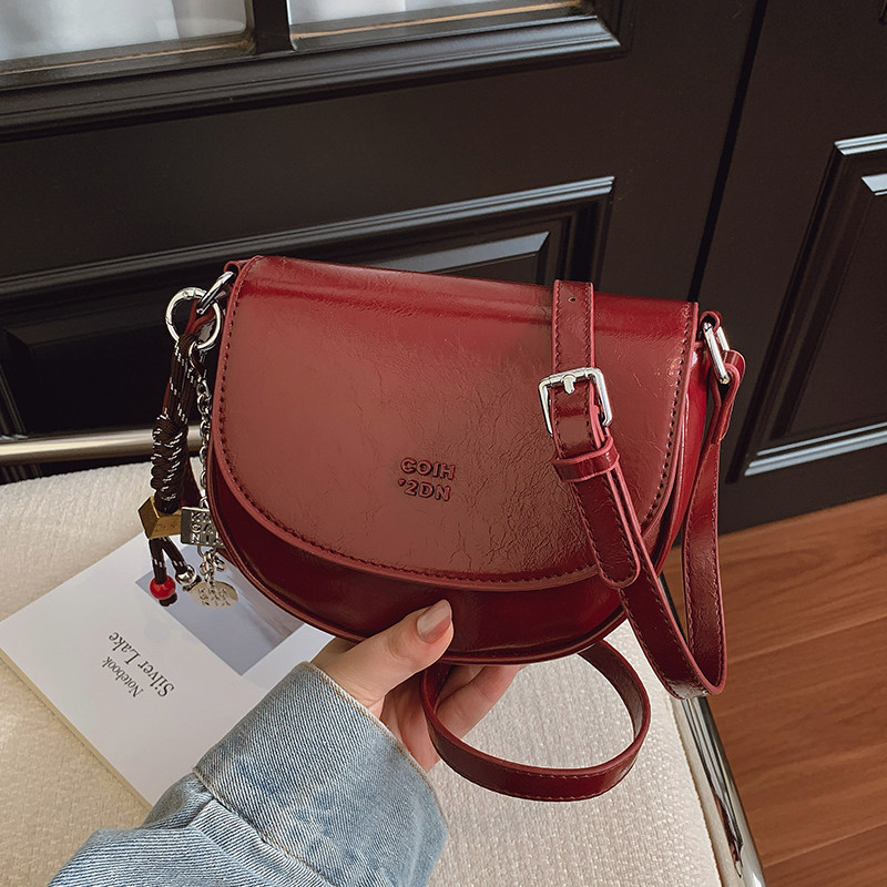 高级质感红色马鞍包包女2025新款轻便斜挎小包日韩可爱软皮手机包,箱包皮具/热销女包/男包,通用款女包,淘宝优惠券,粉丝福利购,淘宝优惠卷