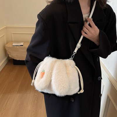 秋冬毛茸茸斜挎包毛绒手提水桶包