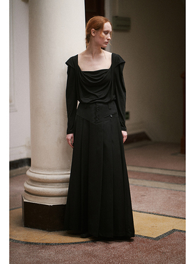 Holypark 2022秋冬 黑色羊毛混纺A字设计感高腰百褶裙