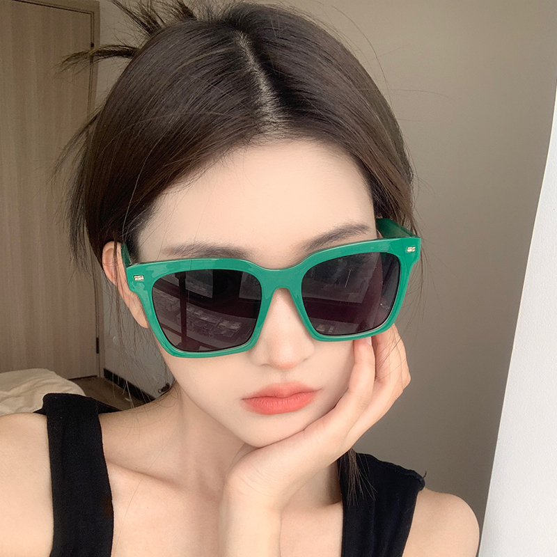 韩版个性绿色复古方形墨镜女潮高级感街拍夏季大脸显瘦太阳眼镜男