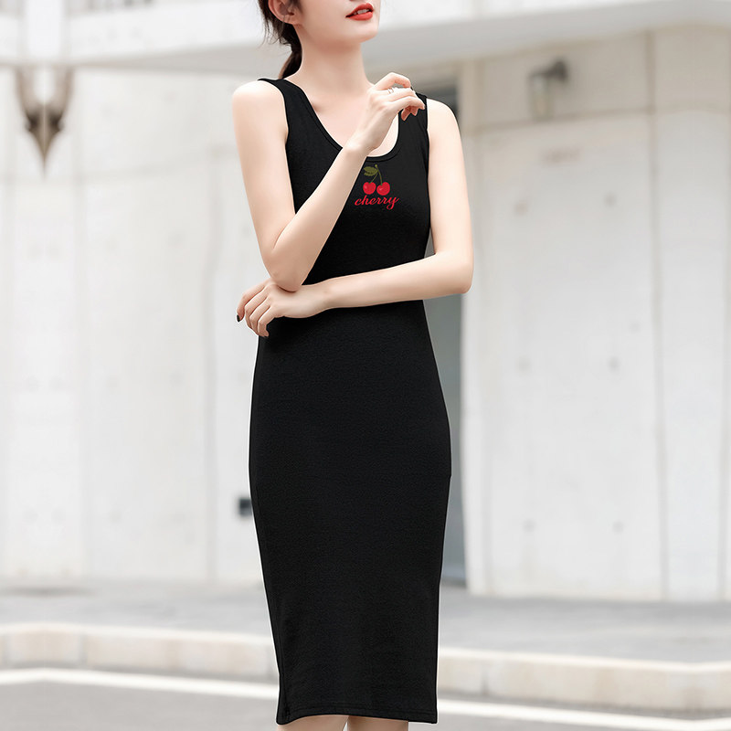 新款樱桃印花连衣裙时尚气质内搭背心裙女春秋修身包臀黑色裙子潮