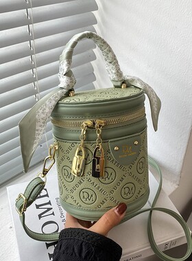 包包女包2025新款秋冬高级感小众圆筒手提包水桶包百搭爆款斜挎包