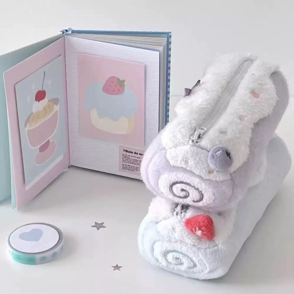 日稚商店瑞士卷笔袋超火可爱文具袋毛绒高颜值小学生大容量文具盒