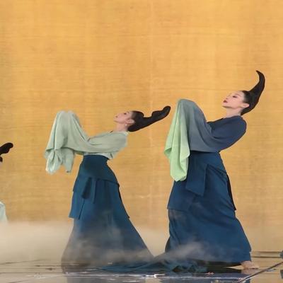 春晚孟庆旸只此青绿同款演出服