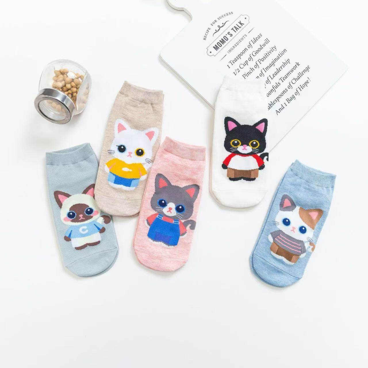 秋袜子女直板卡通纯棉船袜新品彩色小猫动漫短袜全棉个性女士袜子
