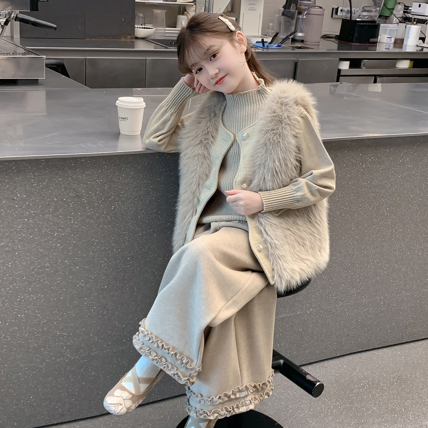 女童马甲秋冬款2025新款儿童网红洋气时髦加绒加厚女孩冬装三件套