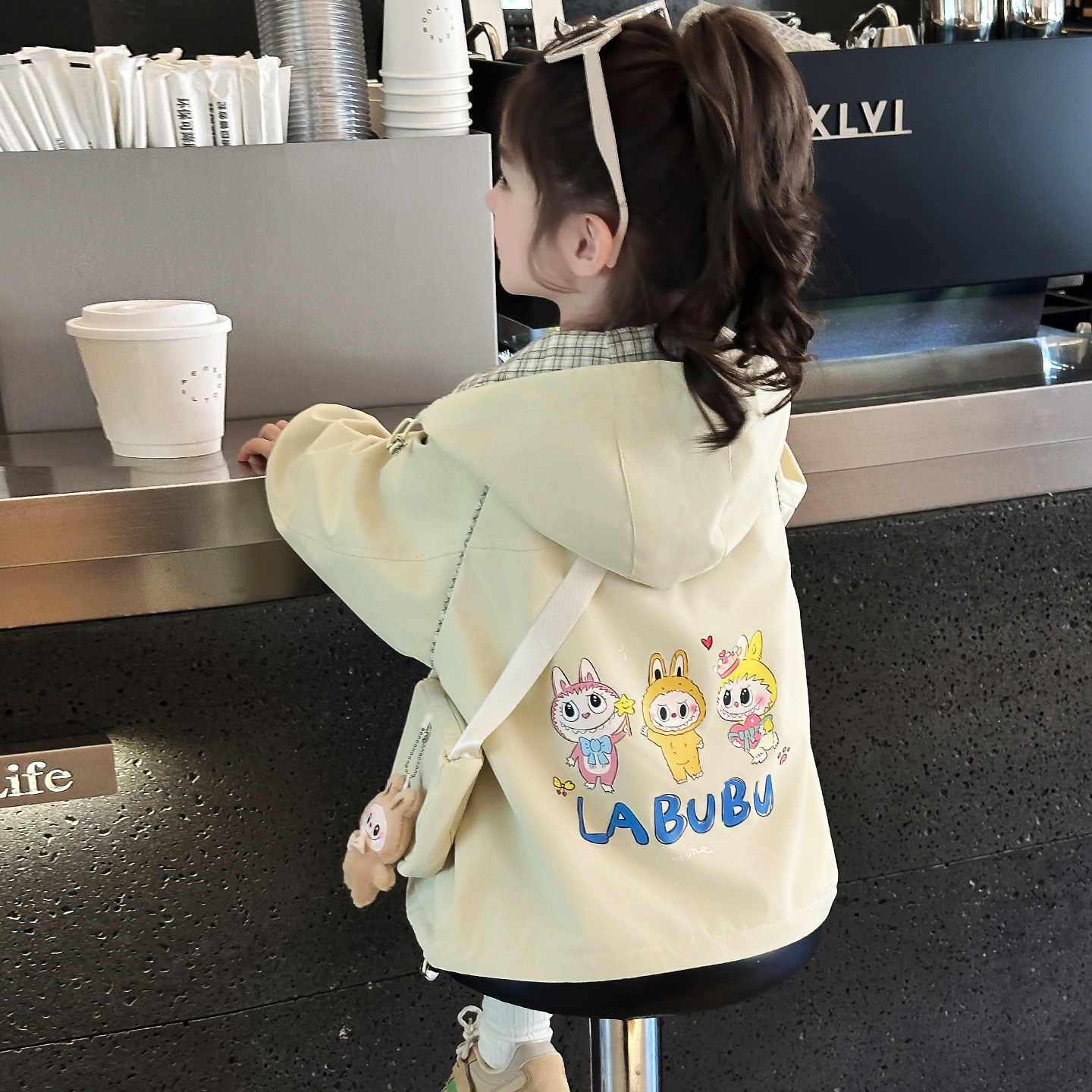 女童外套春装2026新款儿童秋冬款网红洋气夹棉加厚冲锋衣女孩夹克