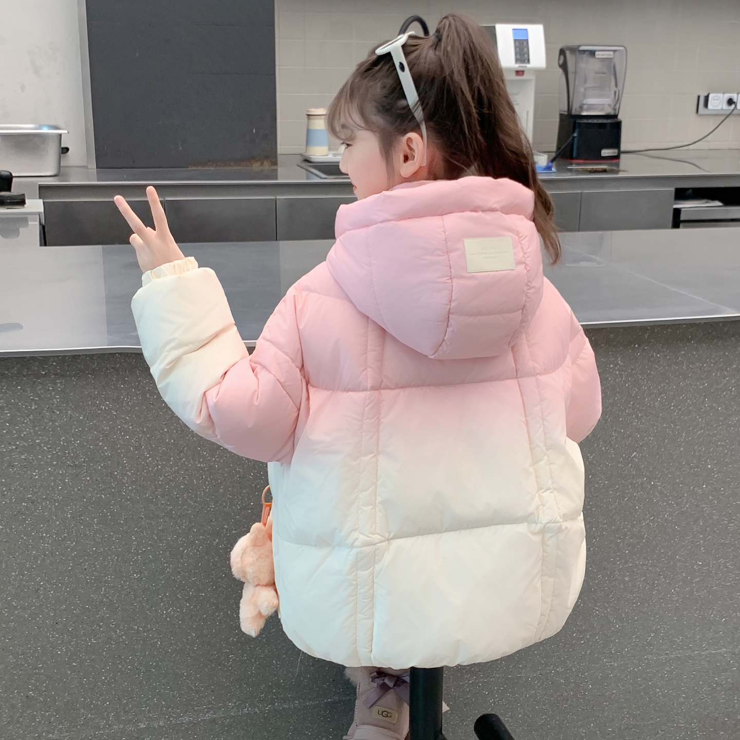 女童羽绒服冬装2025新款儿童网红洋气流行爆款外套女孩冬季白鸭绒