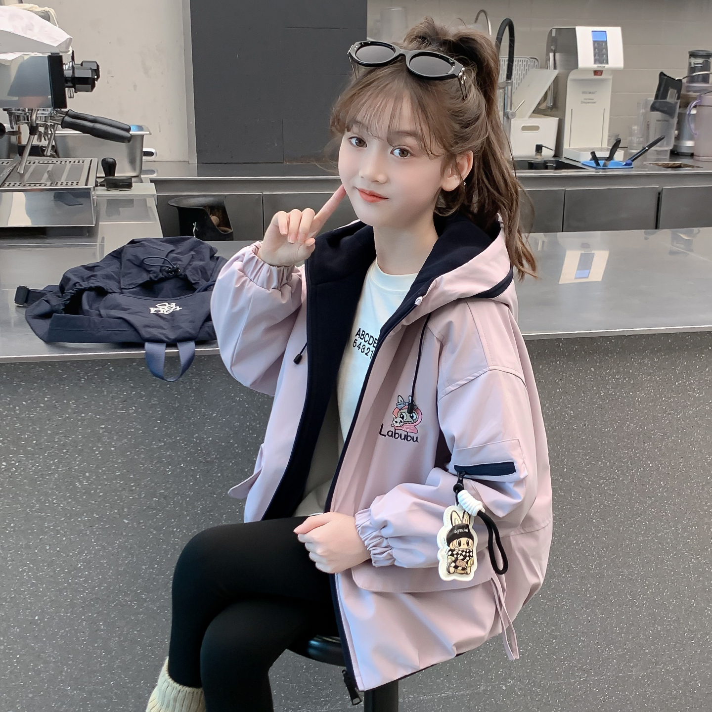 女童外套2025新款秋冬款儿童网红洋气时髦加厚冲锋衣夹克女孩冬装