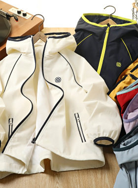 男童女童冲锋衣外套防风百搭简约洋气中大童韩版休闲宽松2026新款