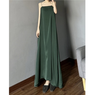 设计感细肩带超长裙高级感缎面不规则连衣裙一字肩中式 平口吊带裙