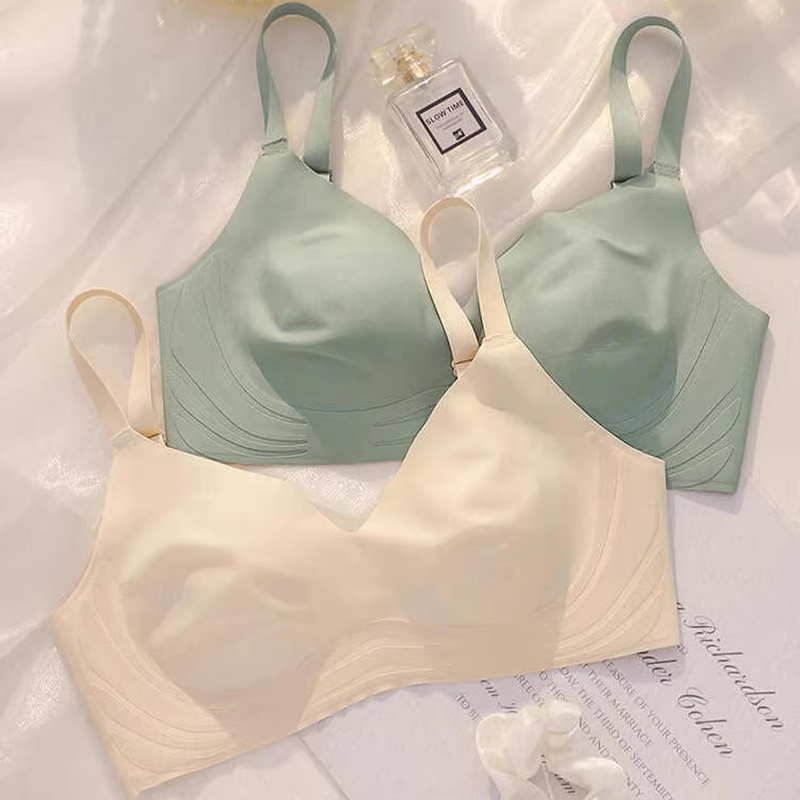 超薄大胸显小收副乳上托无痕胸罩