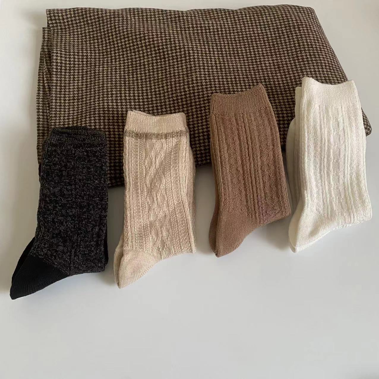 冬季加厚保暖简约纯色中筒袜