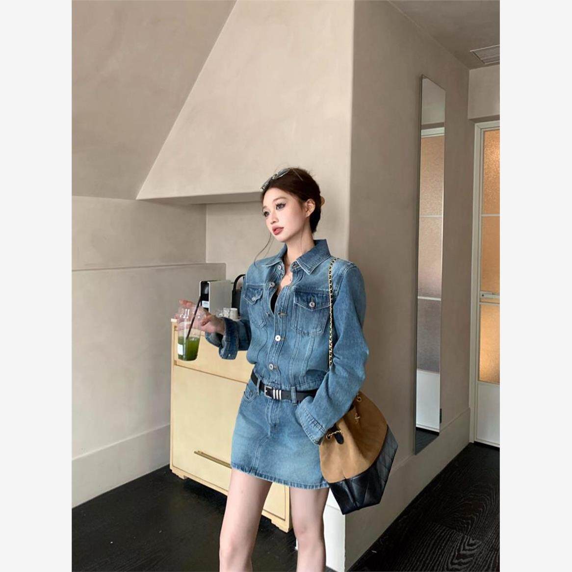 法式覆古牛仔连衣裙女2025秋季新款设计感单排扣翻领长袖包臀短裙