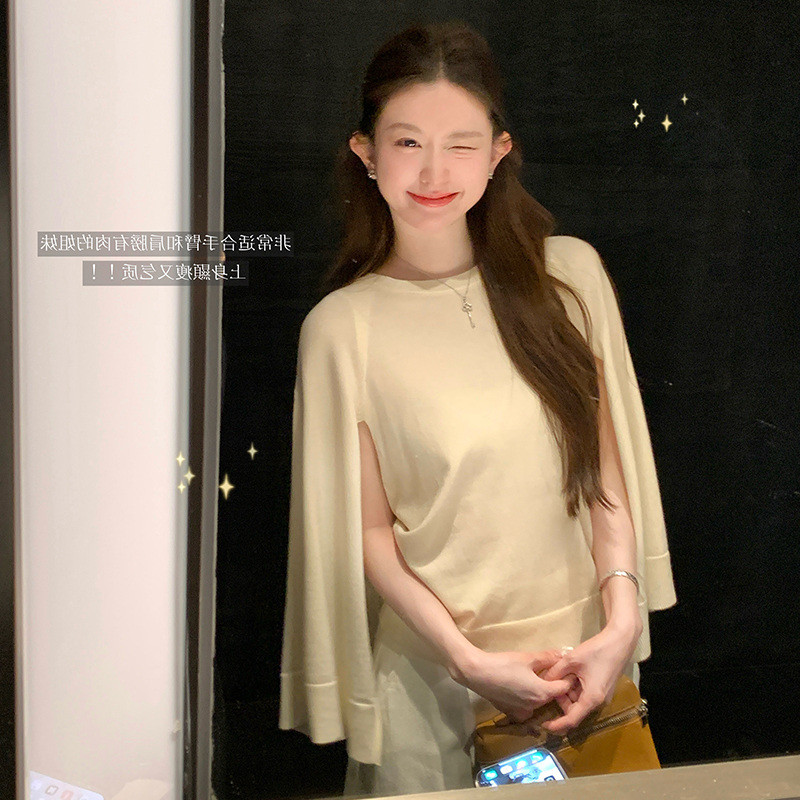 2025年秋冬新款女装设计感小众韩系氛围感穿搭斗篷针织衫上衣毛衣