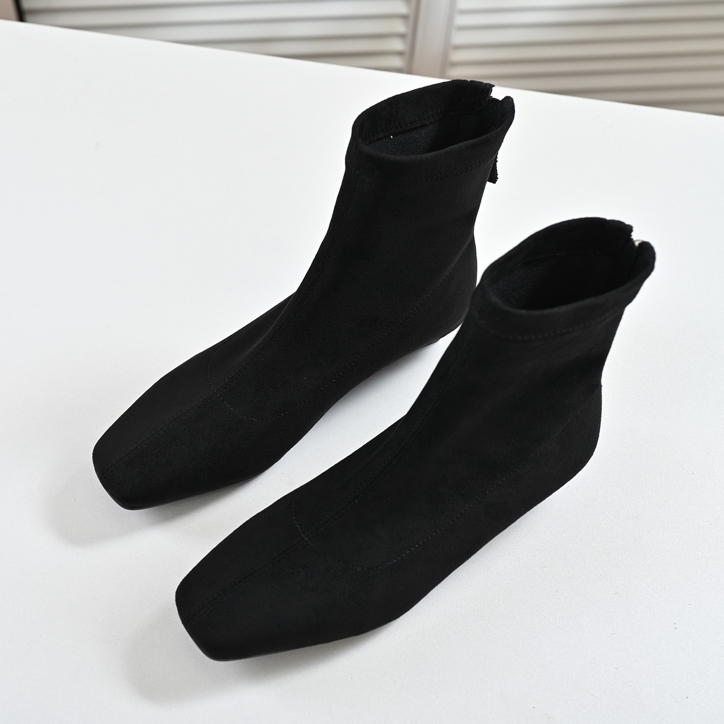 步享色2cm绒面短靴女2025新款