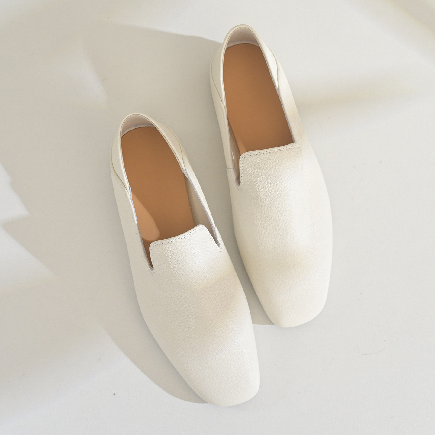 步享头层胎牛皮深口单鞋女软底通勤方头平底真皮一脚蹬豆豆鞋白色