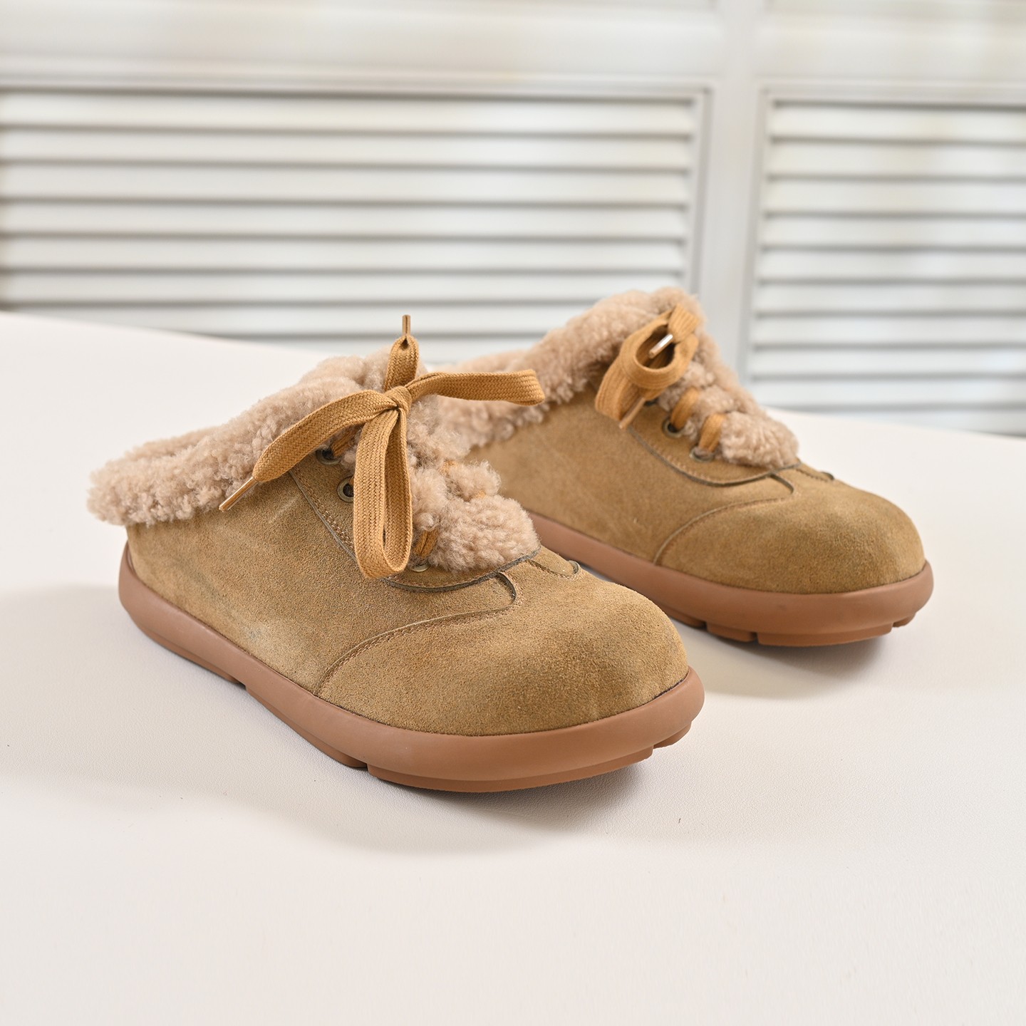 步卡其色低跟勃肯毛毛拖鞋女