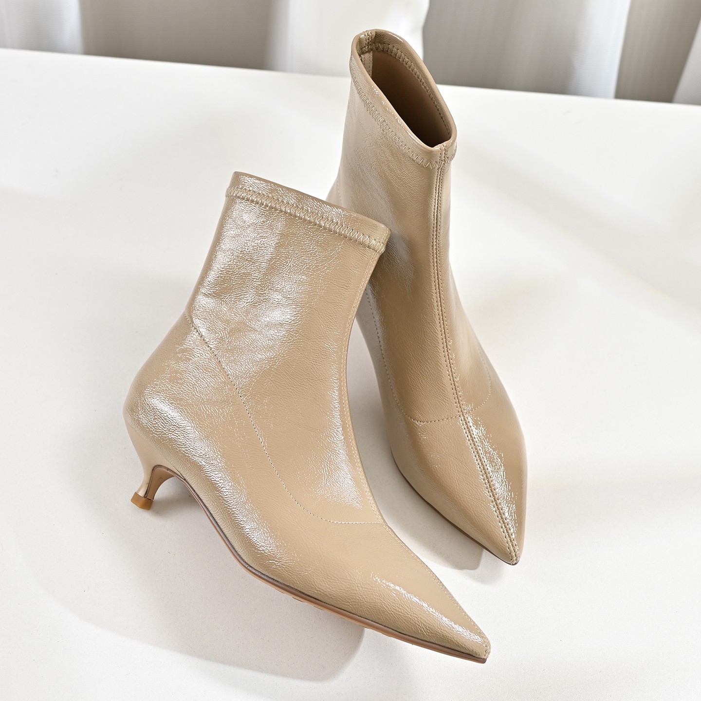 步享法式优雅小短靴女杏色尖头