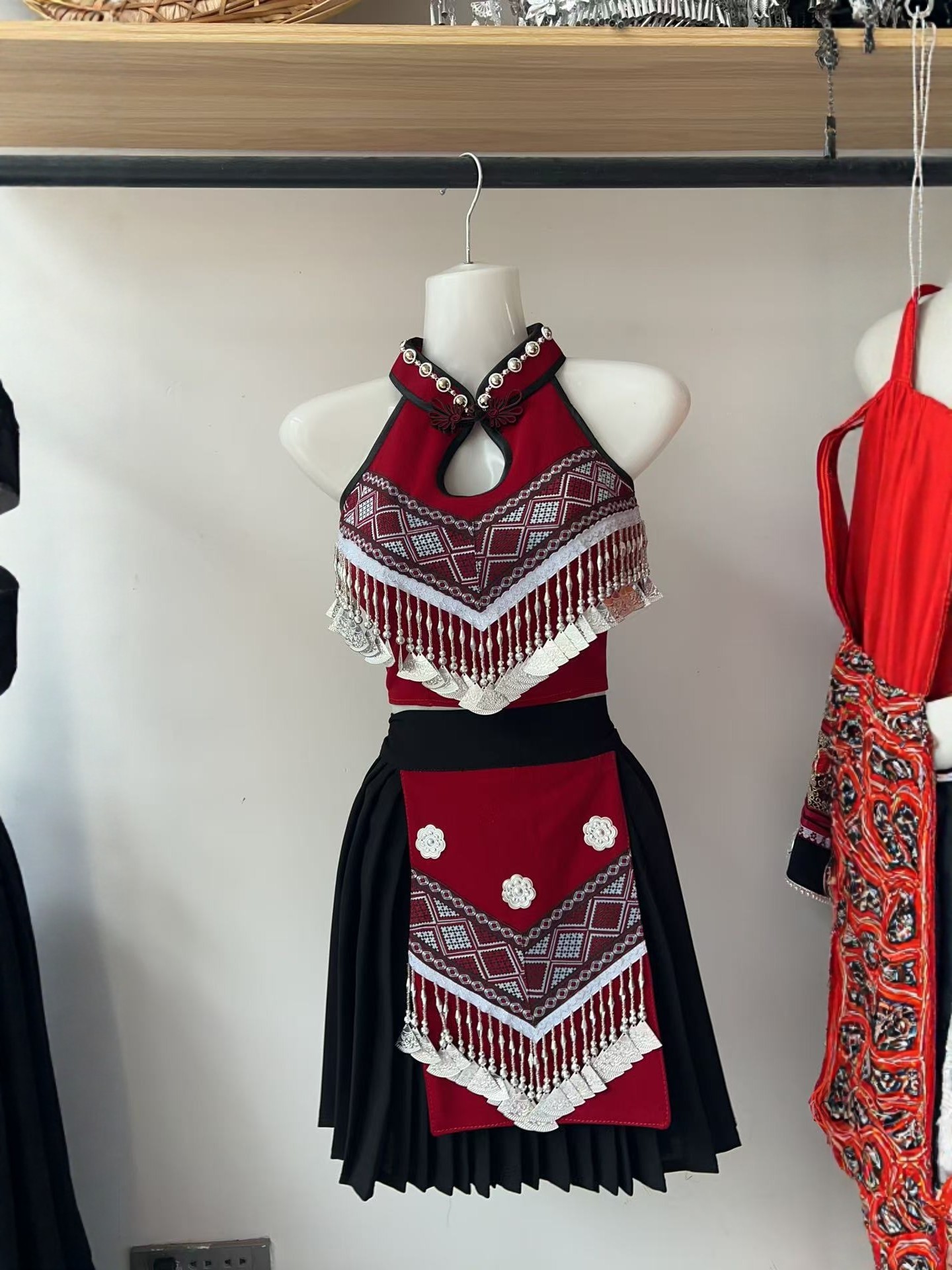 新款苗族服装旅拍苗疆写真摄影套装云南少女百搭少数民族服饰