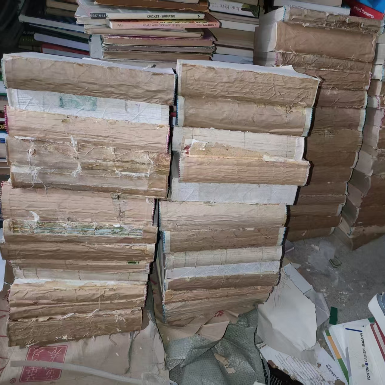 复古外文书泛黄英文书样板间售楼部装饰书籍撕书皮书捆拍摄道具