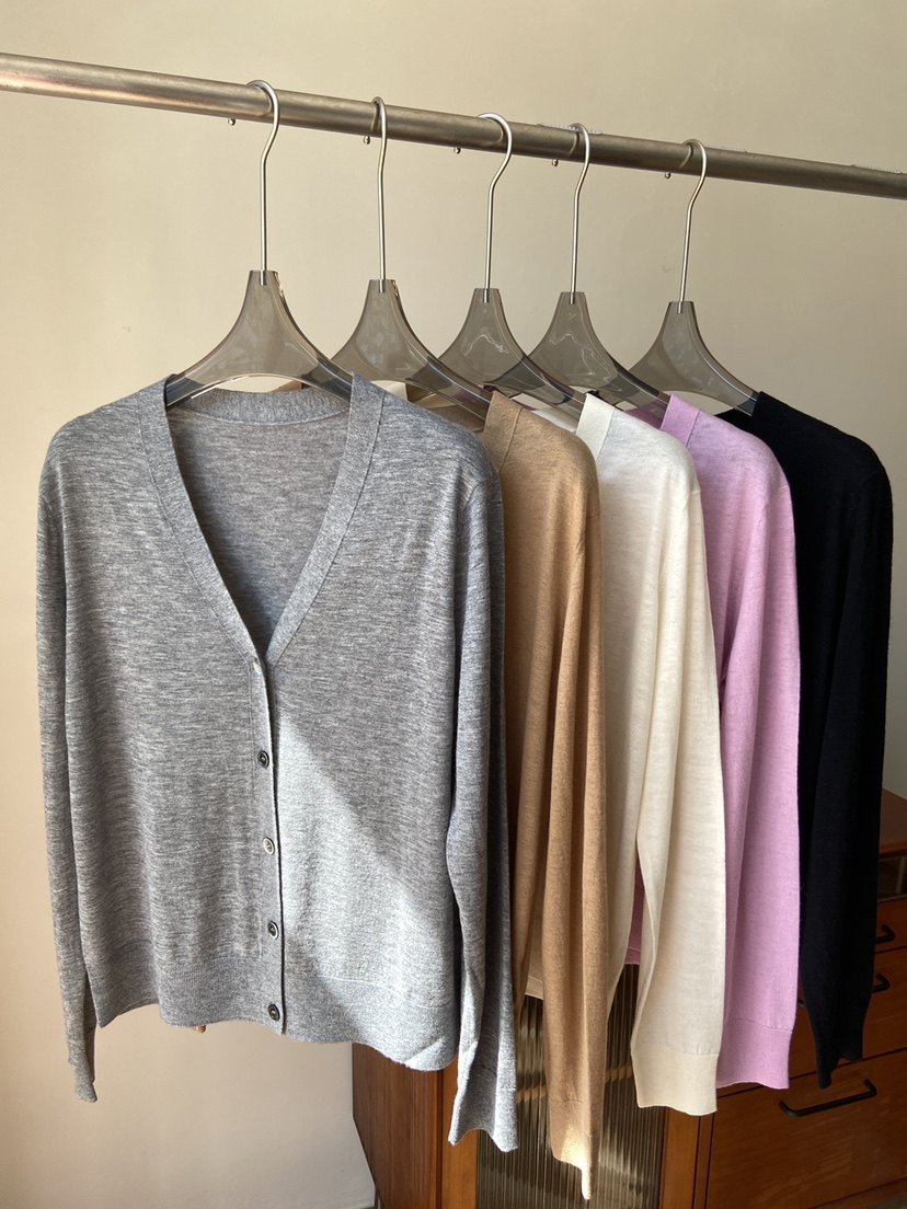 JOS*百搭款18针客供2/80支100%精纺羊绒V领长袖亲肤开衫 女春秋款