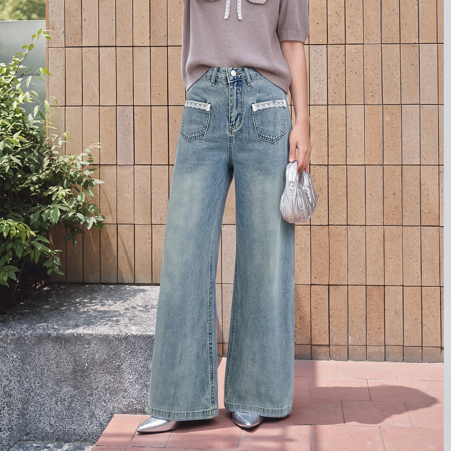 浅蓝色阔腿牛仔裤女蕾丝花边设计