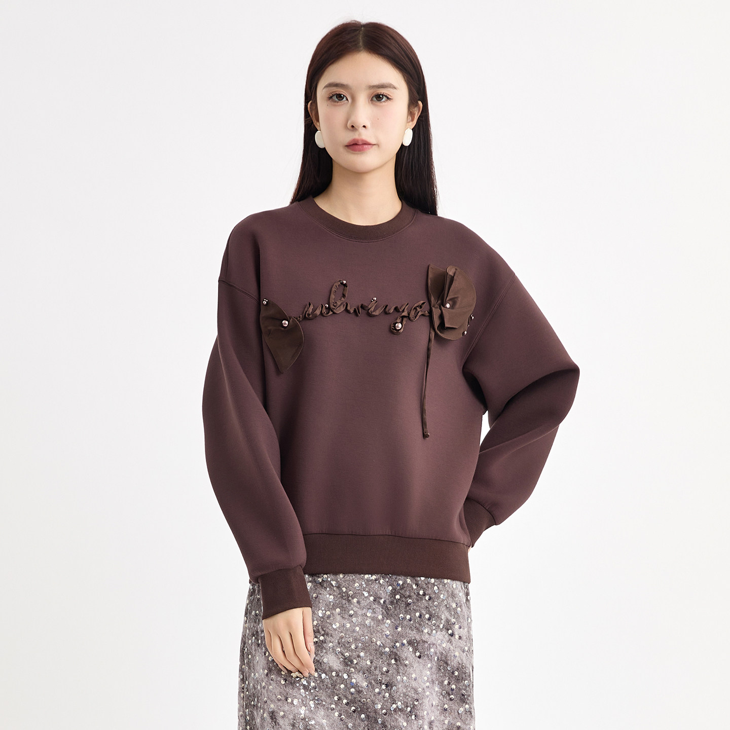 芭依璐2026春季新款时尚潮流立体字母装饰钉珠宽松设计感长袖卫衣,女装/女士精品,卫衣/绒衫,淘宝优惠券,粉丝福利购,淘宝优惠卷